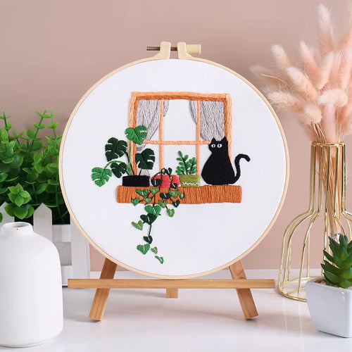 Chat noir à la fenêtre
